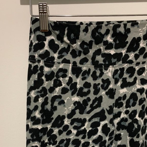 leopard PRINT BIKER SHORTS | GREY | STRETCHABLE | HIGH WAISTED - Picture 2 of 7